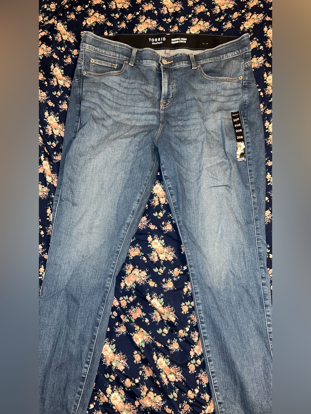 Torrid Medium Wash Bombshell Skinny Jeans size 20R